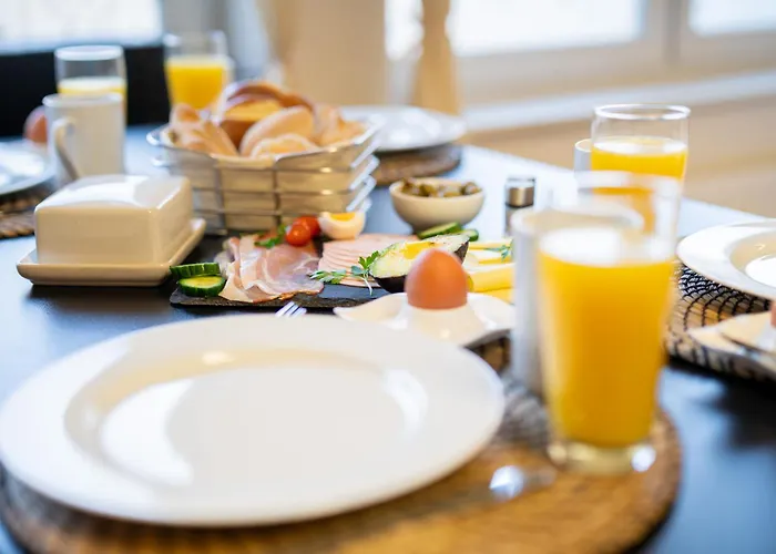 Orange 1 Apartment *